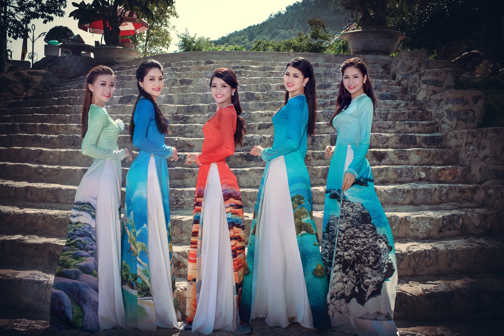 36 người đẹp Hoa hậu Biển diện áo dài đi lễ chùa nhân mùa Phật đản - 4 36 người đẹp Hoa hậu Biển diện áo dài đi lễ chùa nhân mùa Phật đản - 4