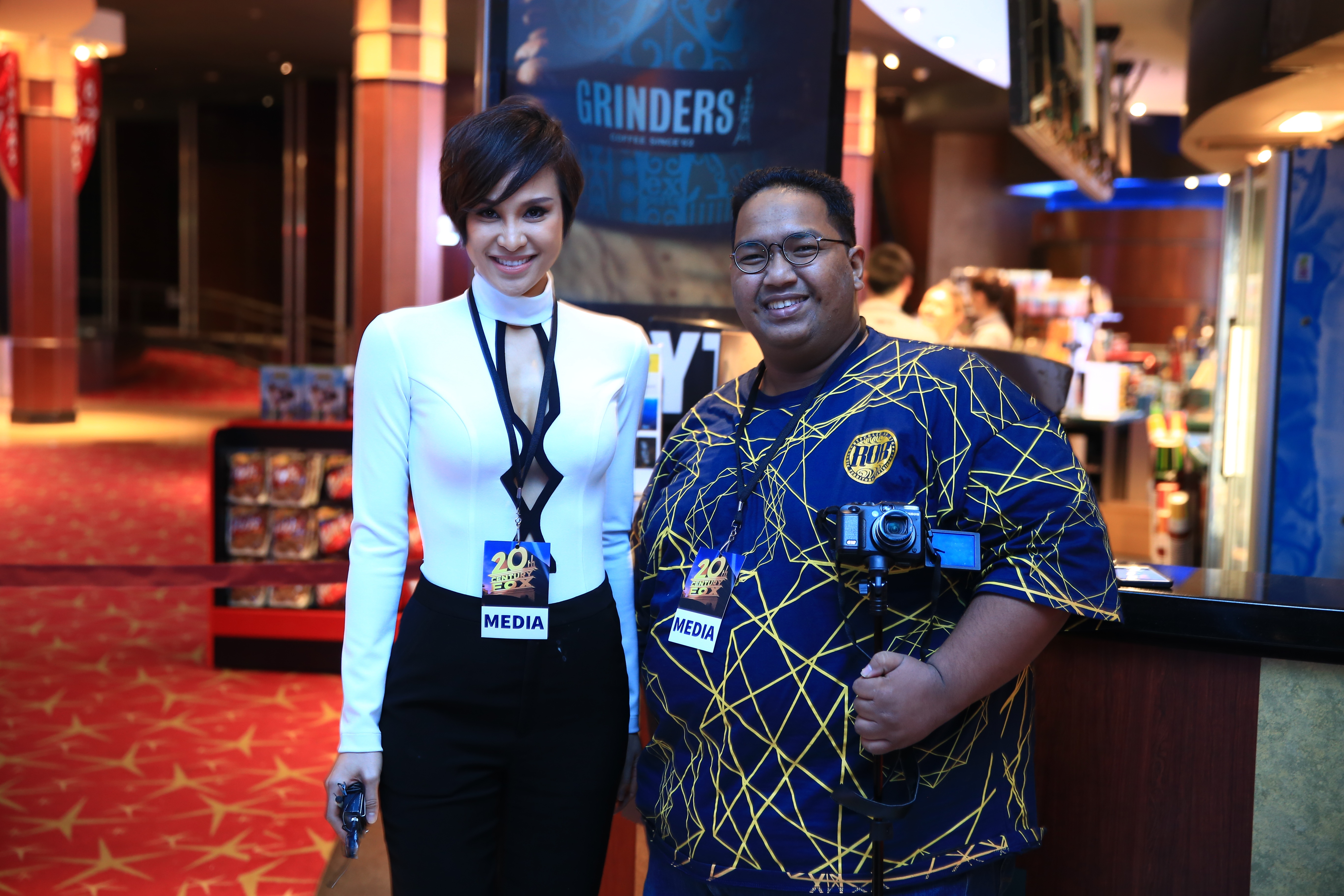 Phương Mai tình tứ bên "nam thần" điển trai Liam Hemsworth - 8