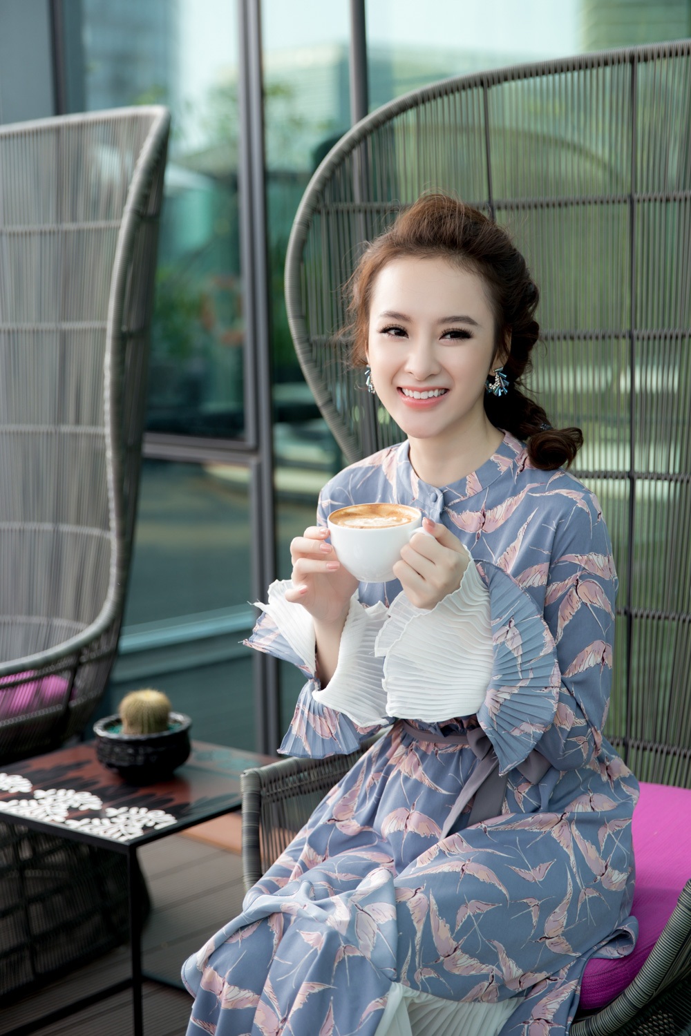 Đạo diễn Đức Thịnh tìm bạn trai cho Angela Phương Trinh - 6 “Sở dĩ tôi muốn Angela Phương Trinh cùng tham gia casting là để các bạn nam có thể diễn xuất cùng Trinh trong một số phân cảnh của “Sứ mệnh trái tim”. Việc hai diễn viên chính hợp và hòa quyện được với nhau trong diễn xuất sẽ tạo nên sức hấp dẫn của phim”.