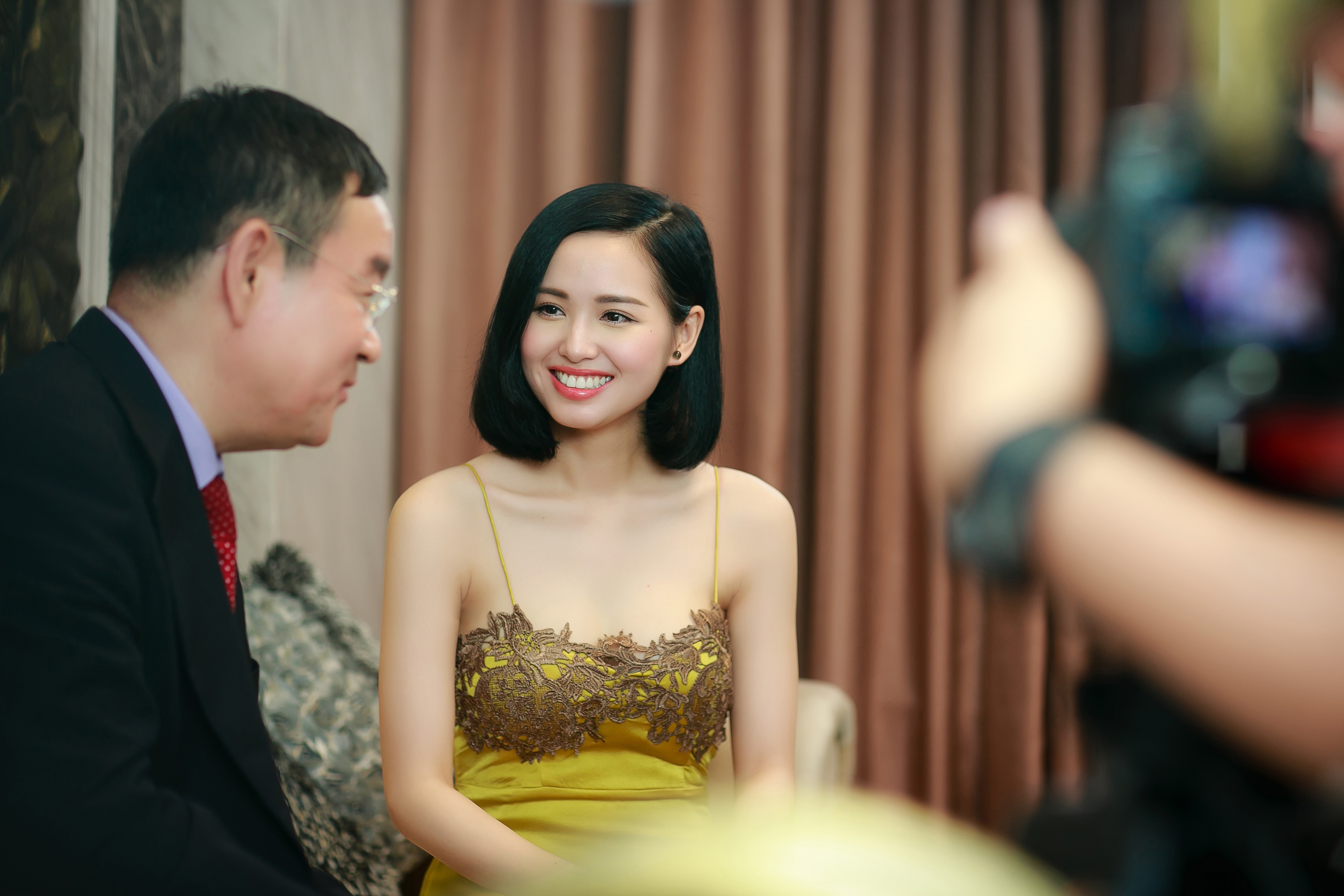 Nhan sắc nõn nà của “gái 1 con” Tâm Tít - 4
Làn da được chăm sóc khá kỹ của “bà mẹ một con” cũng khiến chuyên gia thẩm mỹ xứ Hàn trầm trồ khen ngợi.
