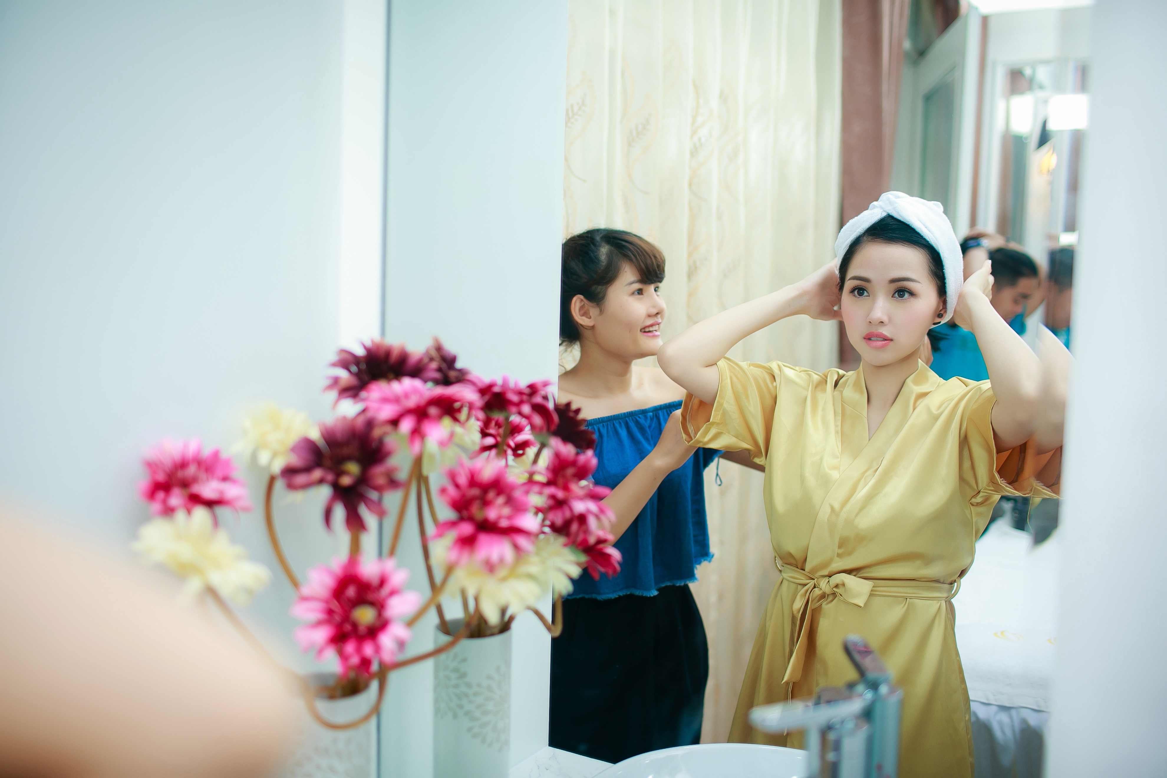 Nhan sắc nõn nà của “gái 1 con” Tâm Tít - 6 Tháng 7/2015, hotgirl này sinh con đầu lòng tại một bệnh viện ở Hà Nội. Tuy nhiên, sau đó, cô khá kín tiếng về hình ảnh con trai. Chỉ đến khi hết thời gian ở cữ, nàng hot girl mới chính thức giới thiệu con trai với bạn bè và mọi người.