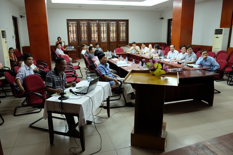 Lần đầu tiên phát hiện dấu vết lầu bát giác thời Trần ở Nam Định - 2 Toàn cảnh buổi báo cáo kết quả khai quật khảo cổ tại cánh đồng Nội Cung, Nam Định. Ảnh: VKC.