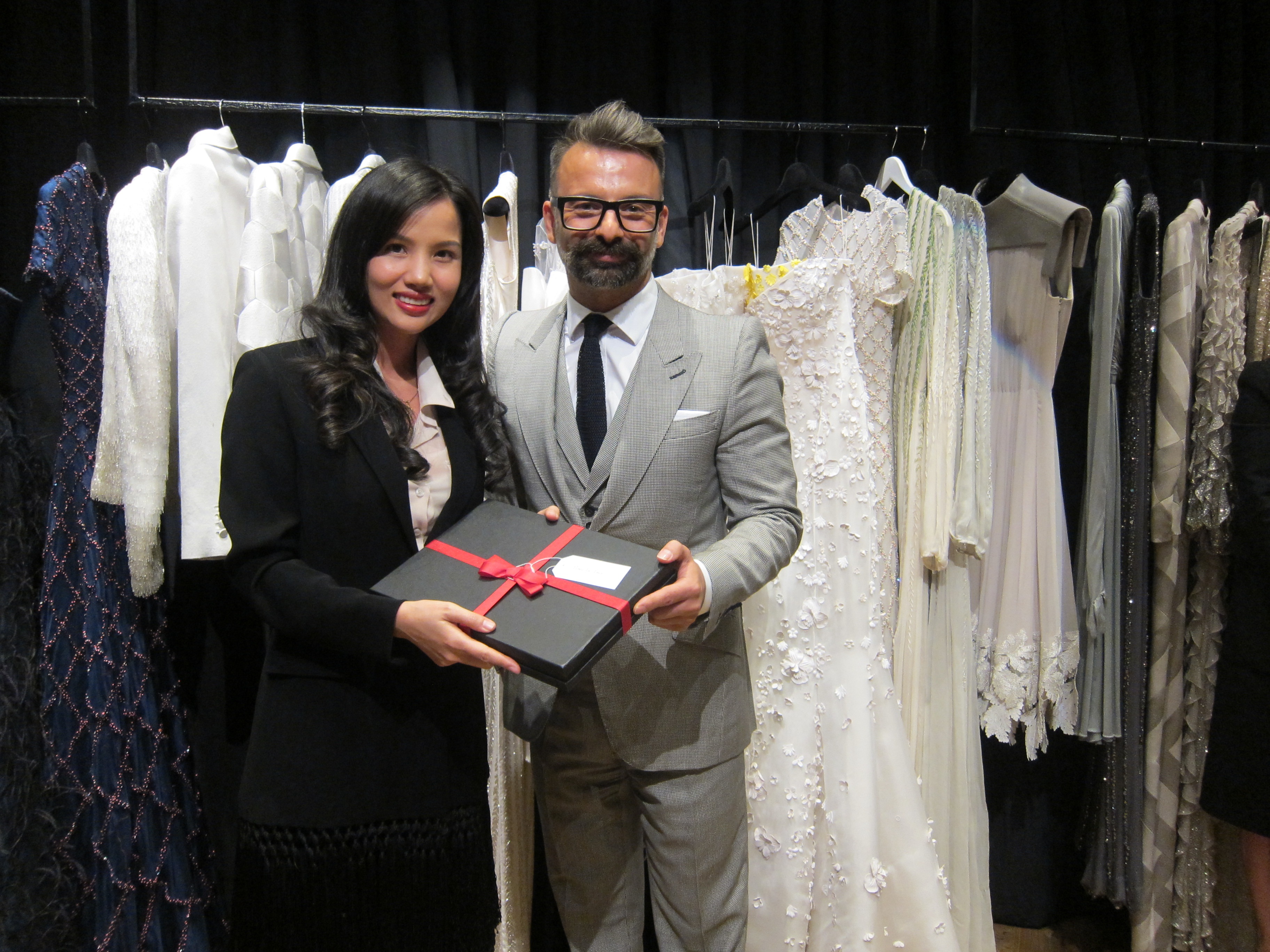 Dustin Nguyễn - Bebe dự đua ngựa mừng sinh nhật nữ hoàng Anh 90 tuổi - 2