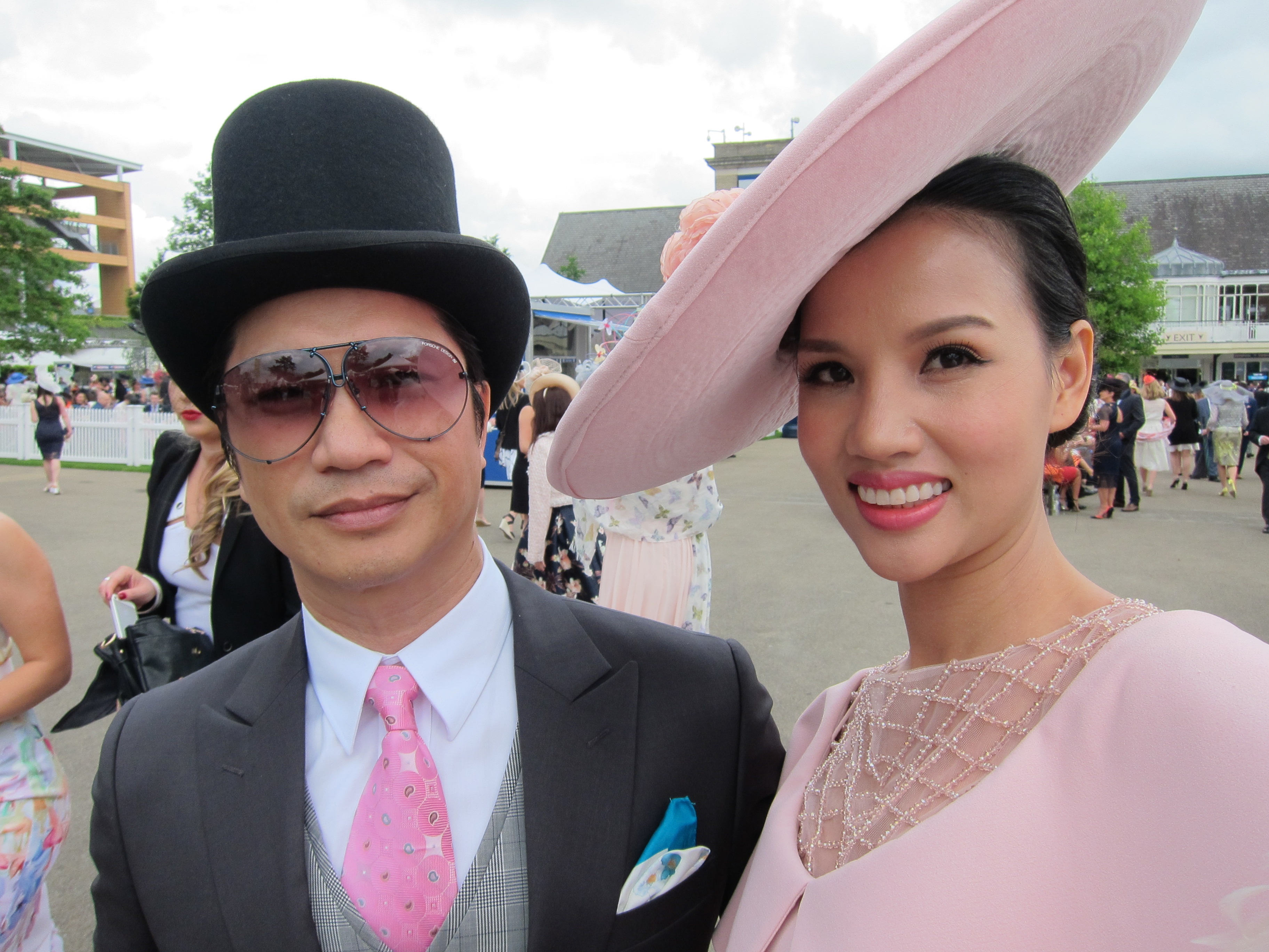 Dustin Nguyễn - Bebe dự đua ngựa mừng sinh nhật nữ hoàng Anh 90 tuổi - 15