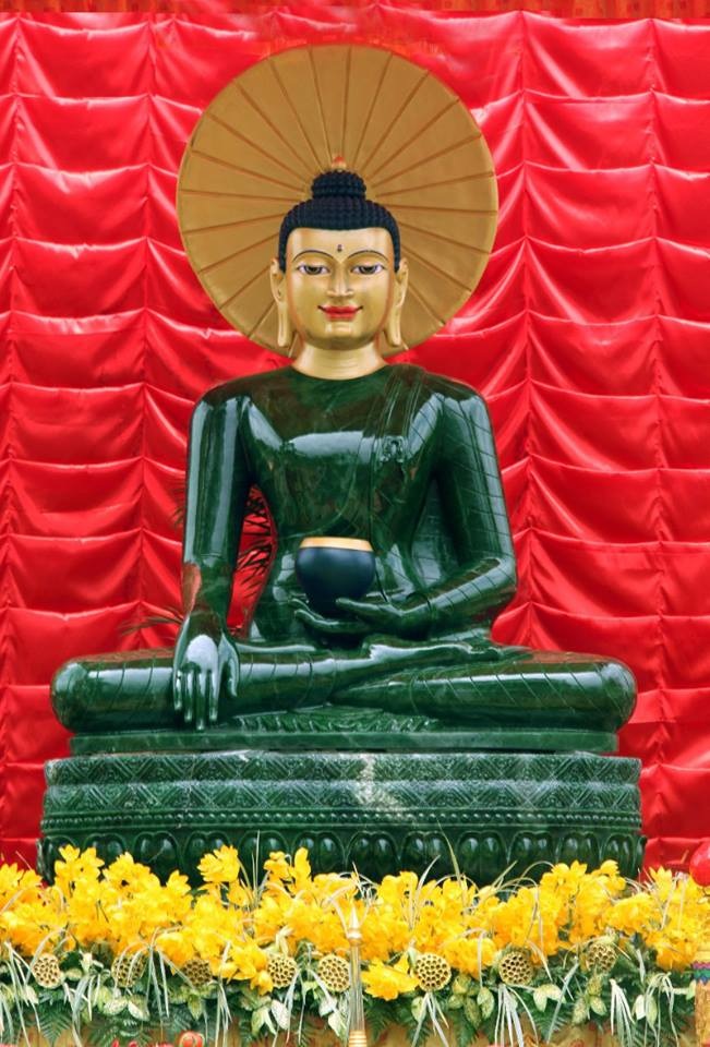 Hà Nội: Chiêm bái tượng Phật ngọc Thế giới tại chùa Yên Phú - 2 Cận cảnh pho tượng Phật ngọc lớn nhất thế giới. Ảnh: TL.