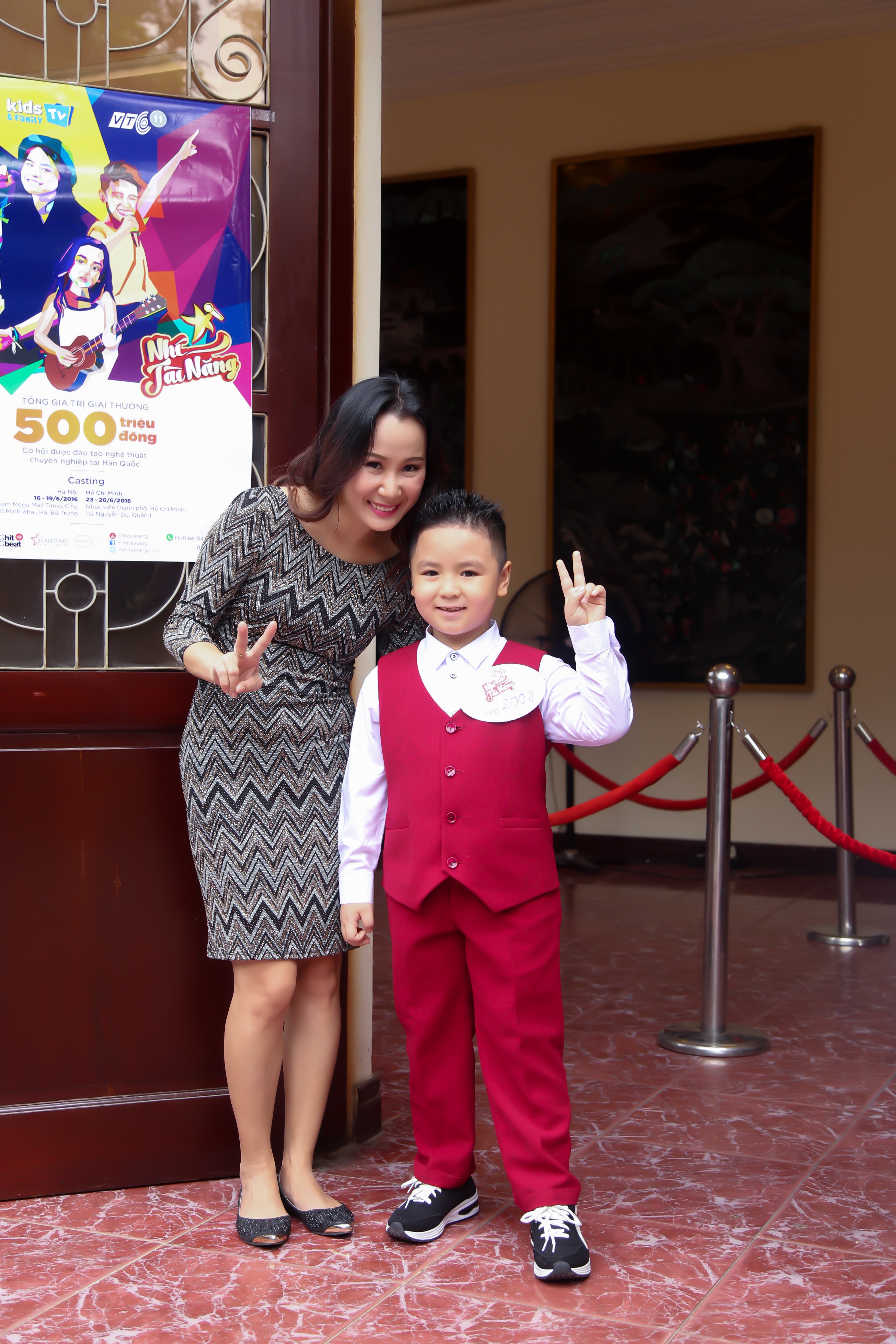 Cường Seven đứng ngồi không yên với cô bé giống Khởi My như đúc - 4