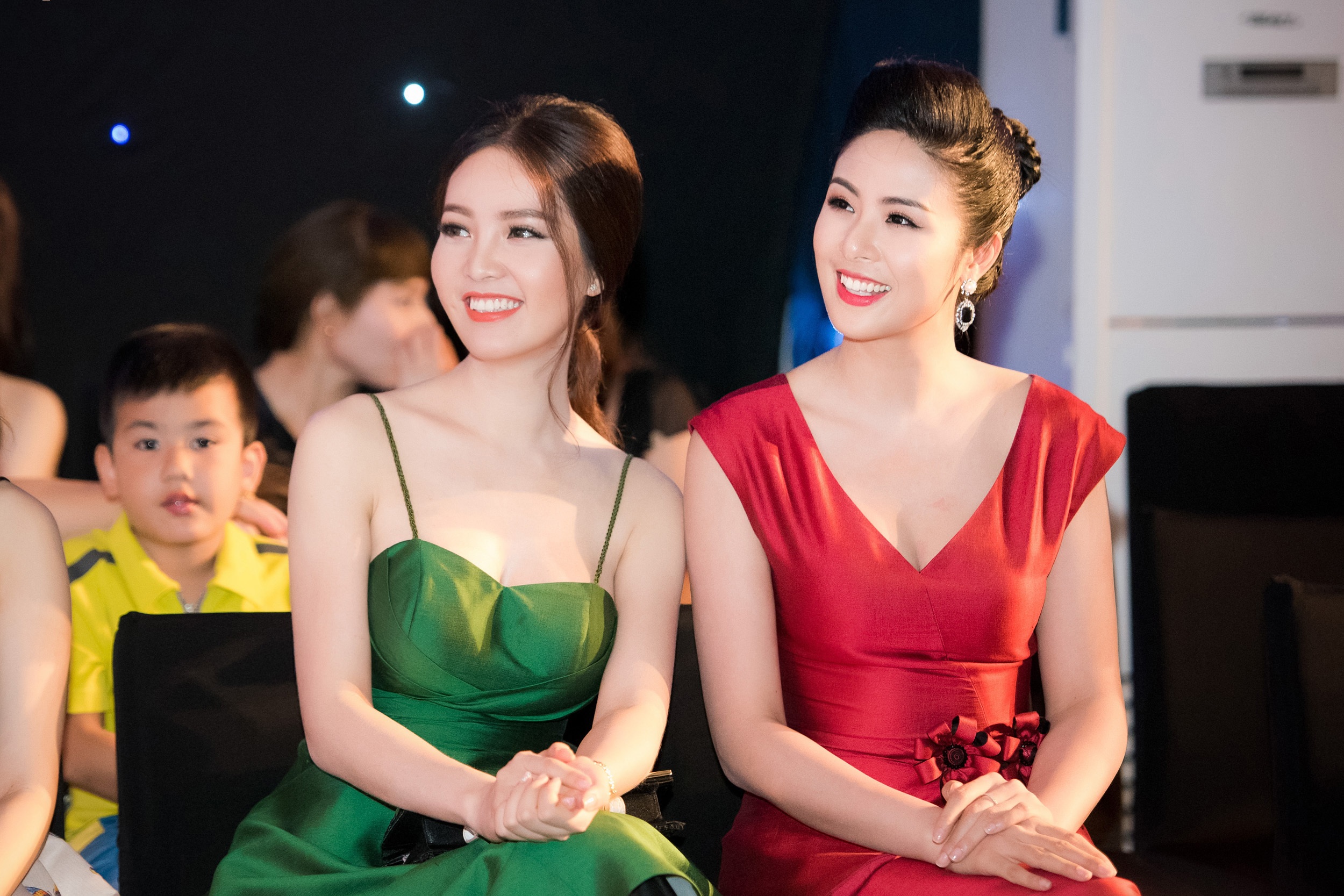 Không như nhiều người đẹp đánh bóng hình ảnh bằng việc sử dụng hàng hiệu đắt tiền hay có những chiêu gây sốc, Ngọc Hân luôn hướng bản thân đi theo con đường ổn định, tránh thị phi. Cũng nhờ hình ảnh đẹp này mà cô được rất nhiều thương hiệu và nhãn hàng lớn tin tưởng, lựa chọn làm gương mặt đại diện và quảng cáo.