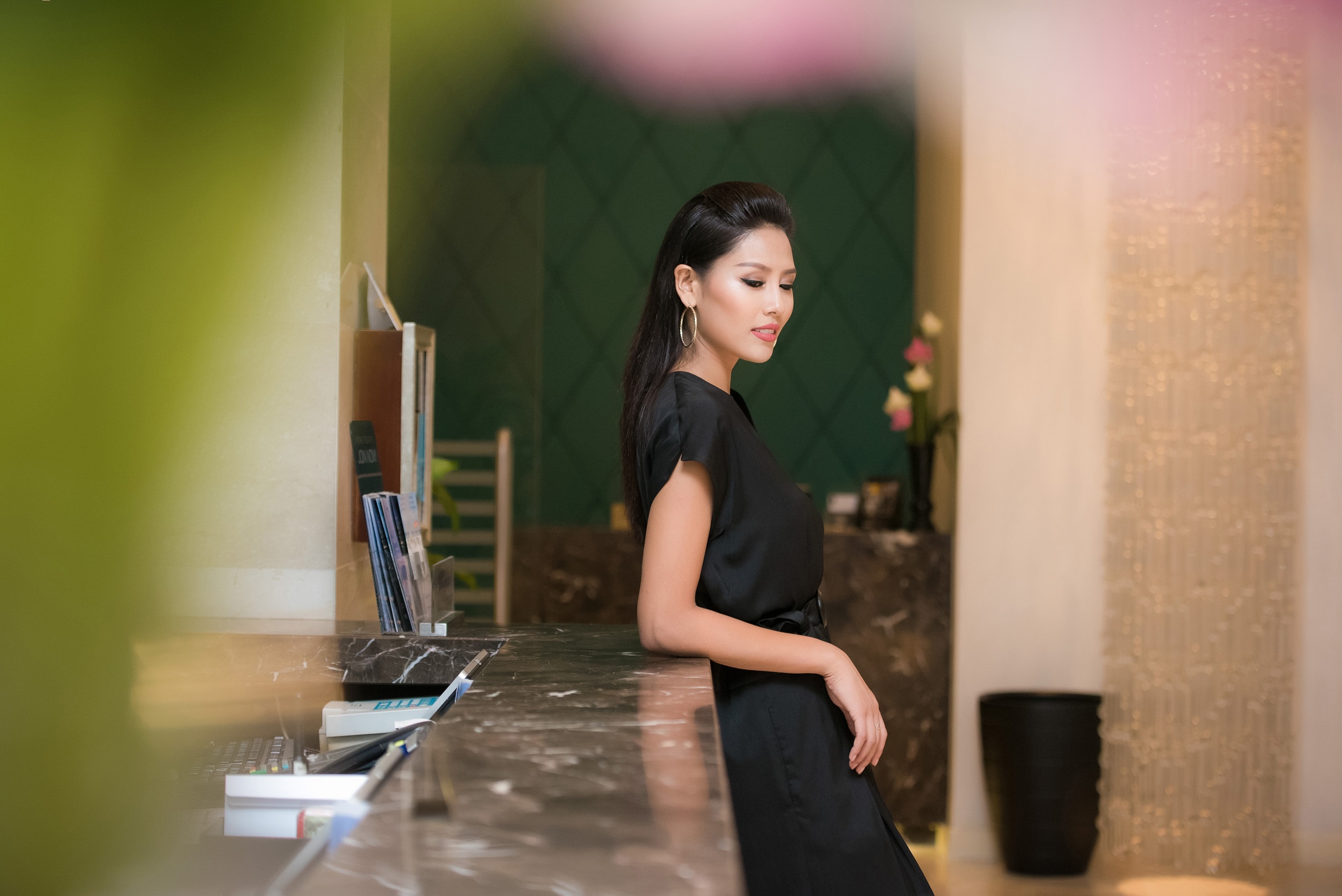 Ngọc Hân, Thuỵ Vân trễ nải vòng một đầy gợi cảm - 7