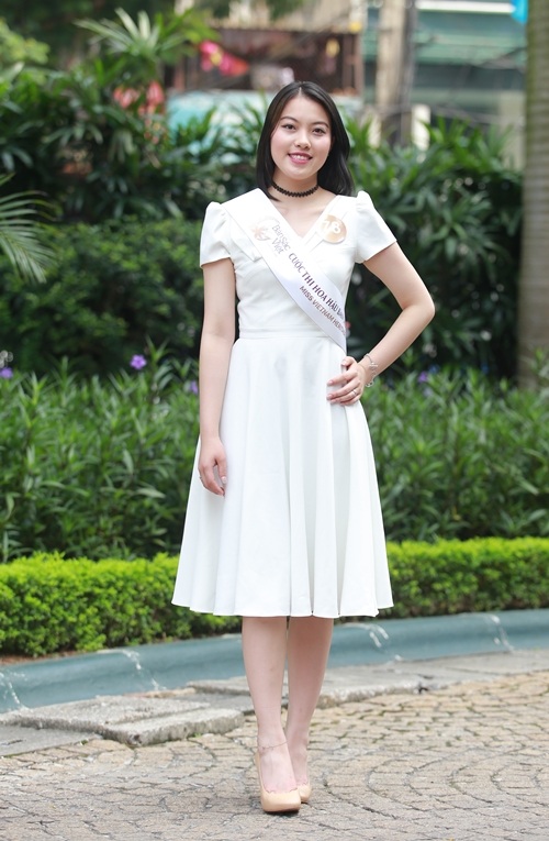 Phạm Thuý Hằng.