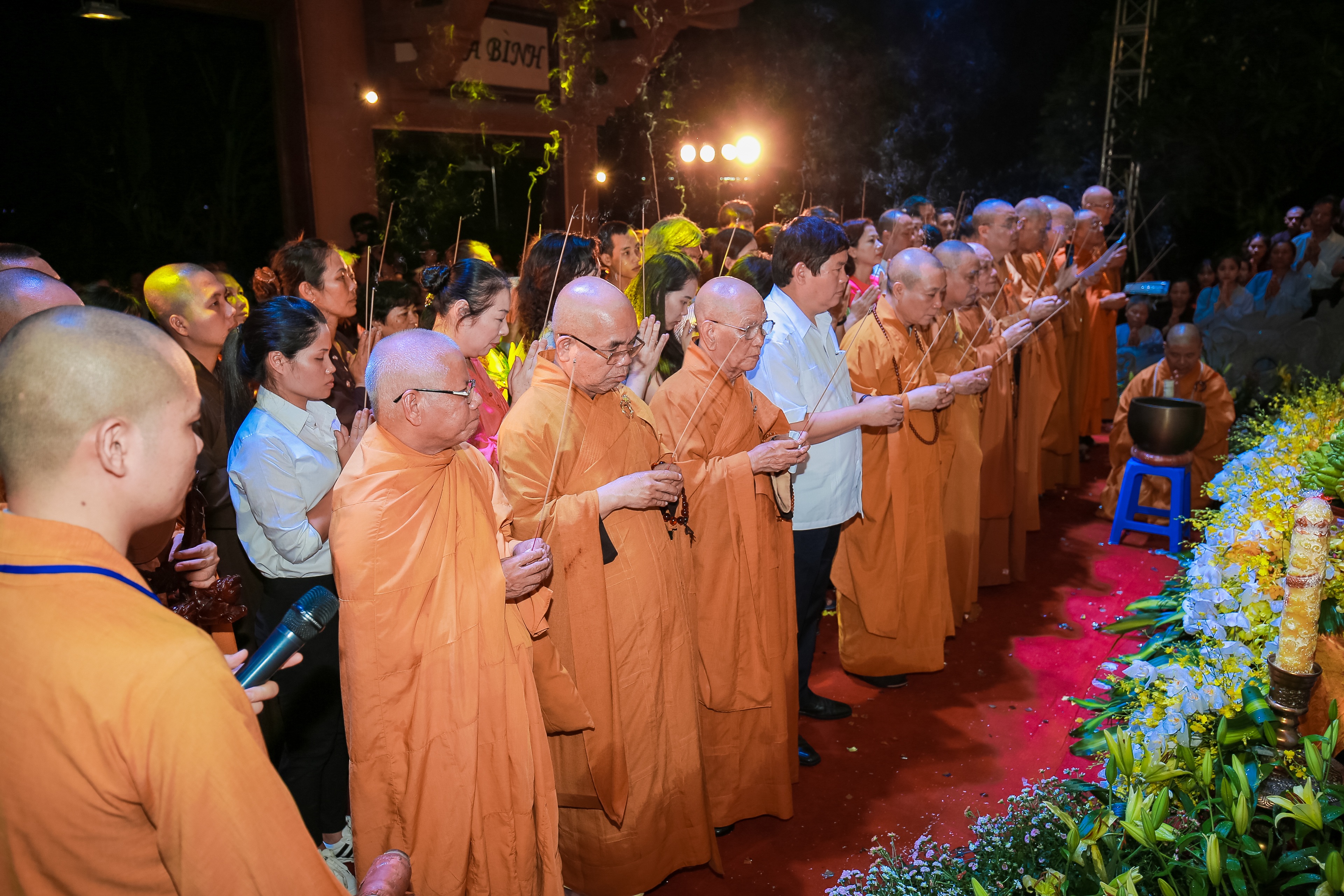 Lung linh lễ nghênh đón tượng Phật ngọc lớn nhất thế giới đến Hà Nội - 2
