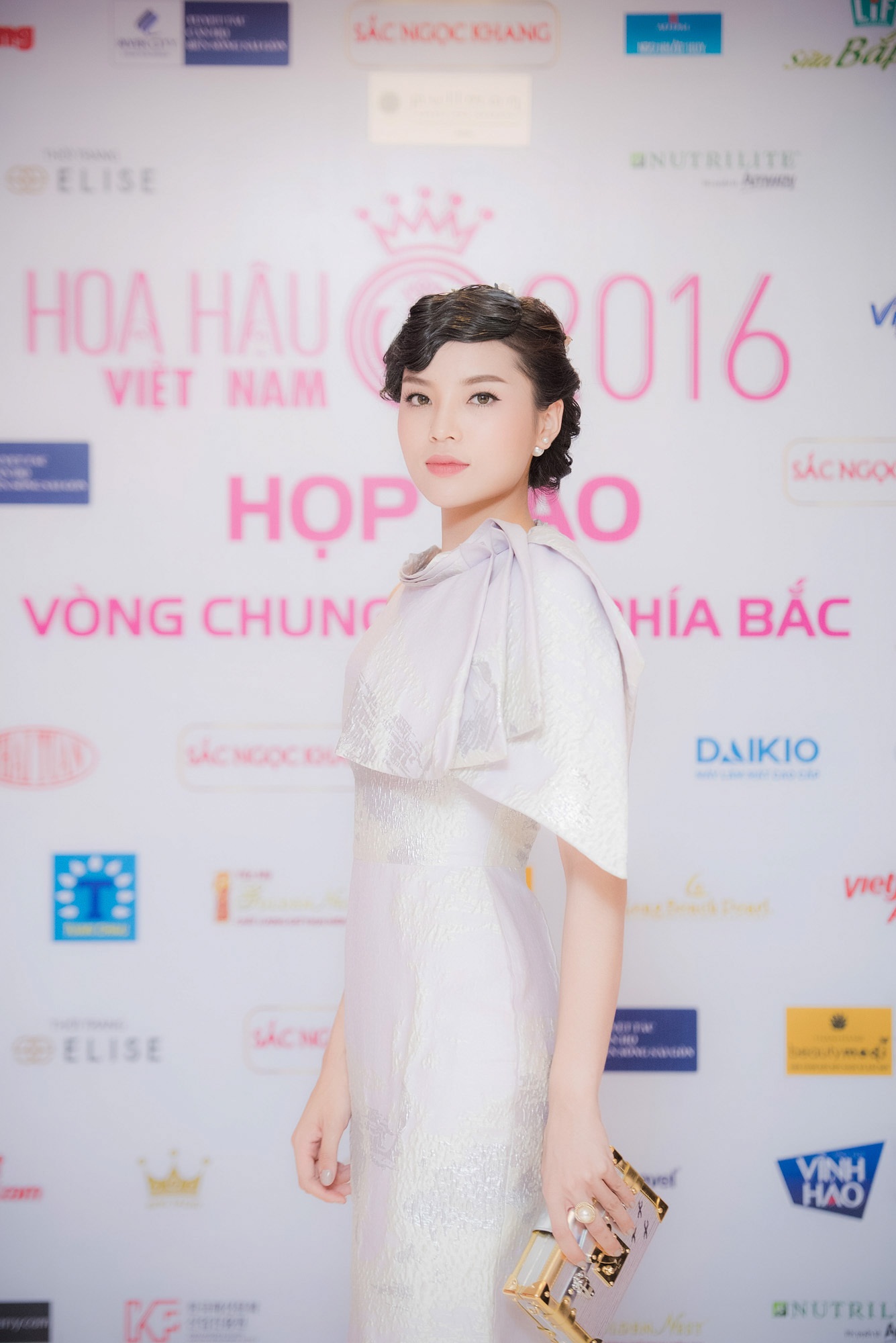 BTC Hoa hậu Việt Nam lần đầu trả lời về những lùm xùm của Kỳ Duyên - 2 Kỳ Duyên xuất hiện với vẻ ngoài khác lạ. Ảnh: CL.