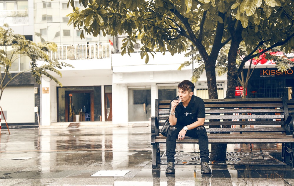 Cường Seven đang phấn đấu để quên đi một “tuổi thơ dữ dội” - 2 Cường Seven đang nỗ lực khẳng định mình trong nghệ thuật.