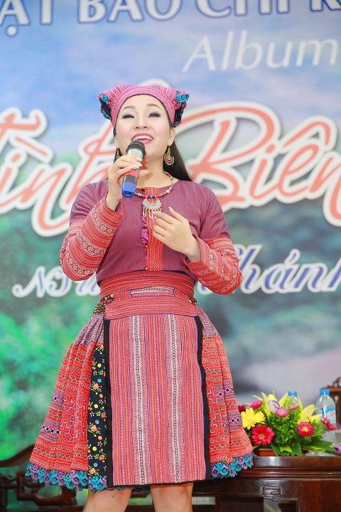 NSƯT Khánh Hoà làm phim ca nhạc về người lính biên phòng - 1 NSƯT Khánh Hòa trong buổi ra mắt album Tình biên cương.
