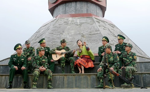 NSƯT Khánh Hoà làm phim ca nhạc về người lính biên phòng - 5 Một số cảnh quay trong album Tình biên cương.