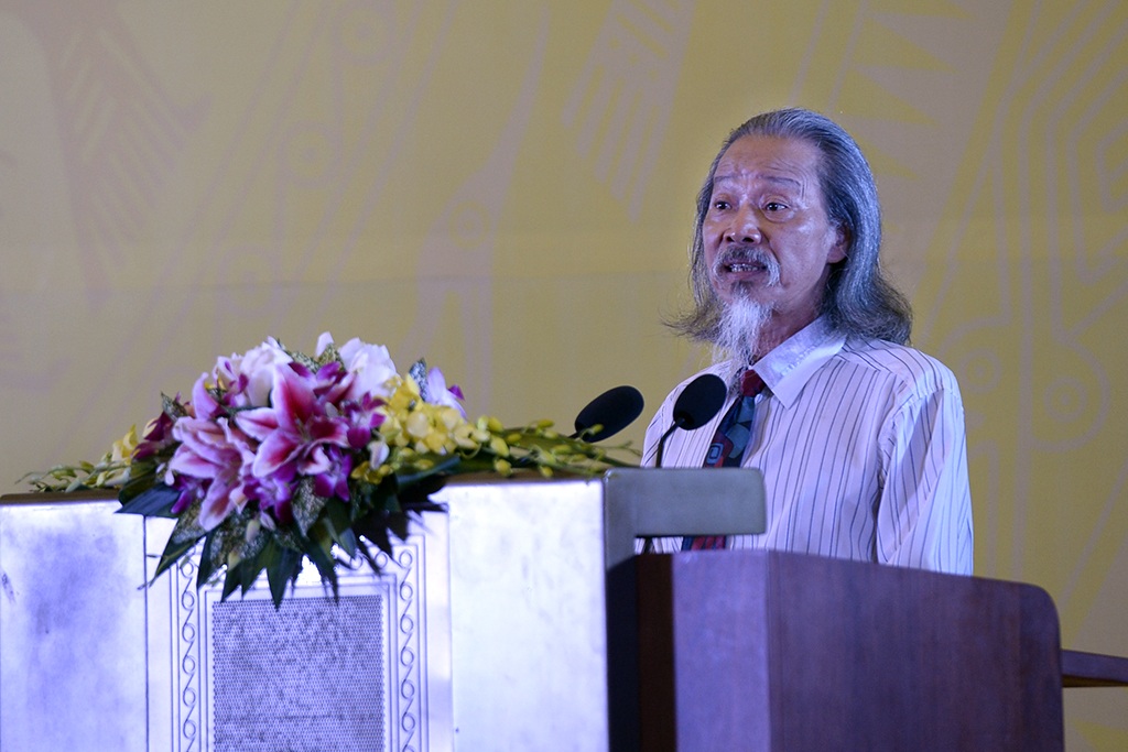 Hoạ sĩ Văn Thao - đại diện gia đình cố nhạc sĩ Văn Cao nói lời cám ơn.