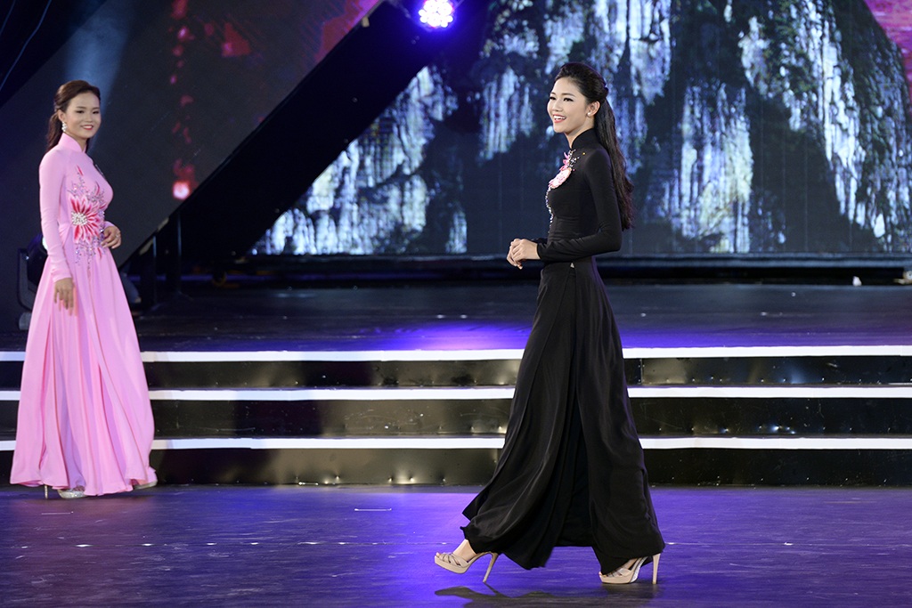 Không ít khán giả đã trầm trồ và vỗ tay rất lớn sau khi các thí sinh kết thúc phần trình diễn này.