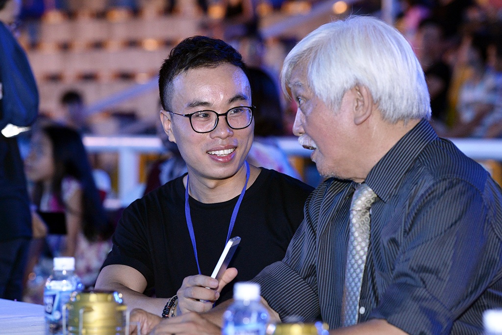 “Không giữ được giá trị của Hoa hậu thì phải mạnh dạn tước vương miện” - 1 Nhà sử học Dương Trung Quốc chia sẻ với phóng viên bên lề Chung khảo phía Bắc Hoa hậu Việt Nam 2016.