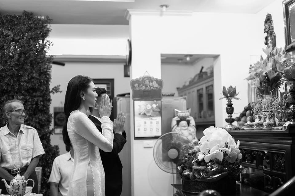 “Cô gái thời tiết” xinh đẹp sắp lên xe hoa với thiếu gia Hà Thành - 2
Màn cầu hôn này khiến cô gái thời tiết rất xúc động.
