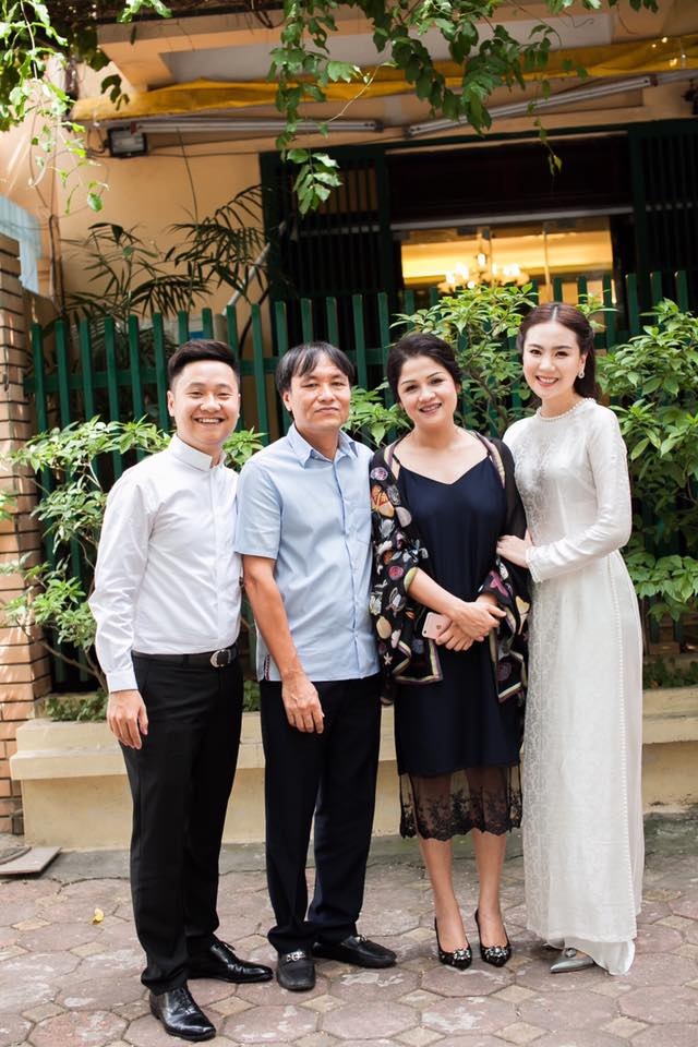 “Cô gái thời tiết” xinh đẹp sắp lên xe hoa với thiếu gia Hà Thành - 6 Được biết, tân lang của Mai Ngọc tên Nam và gia đình anh sở hữu chuỗi nhà hàng nổi tiếng ở Hà Nội.