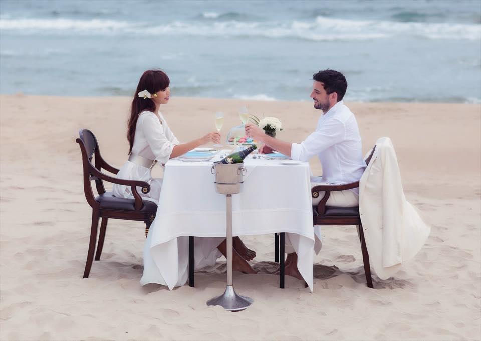 Ảnh cưới nóng bỏng của Hà Anh và chồng ngoại quốc trên biển Đà Nẵng - 3 Chia sẻ về đám cưới của mình, siêu mẫu Hà Anh cho biết: “Đó là niềm hạnh phúc xuất phát từ trái tim, khi mình yêu và được yêu. Chúng tôi quyết định kết hôn vì biết rằng đã tìm được nửa kia của mình nên không việc gì phải chờ đợi thêm.”