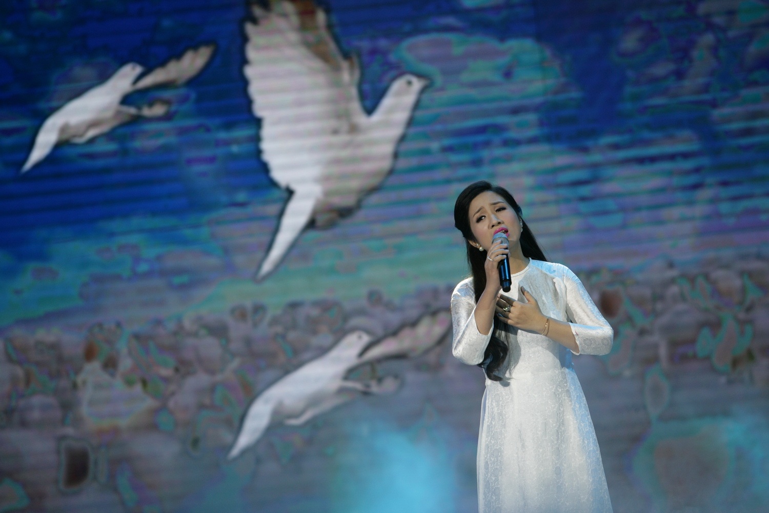 Xúc động đêm nghệ thuật “Trong vòng tay mẹ” - 6