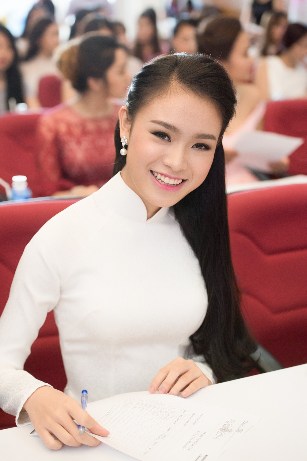 Cô gái đoạt Huy chương Vàng khoa học đi thi Hoa hậu Việt Nam - 4 Thành tích học tập đáng nể này cùng với ngoại hình và nhan sắc hút hồn, Ngọc Vân gây chú ý đặc biệt khi tham dự cuộc thi Hoa hậu Việt Nam 2016. Cô đã vừa vượt qua vòng thi Chung khảo phía Bắc và chính thức góp mặt trong Top 36 thí sinh tham gia vòng Chung kết toàn quốc Hoa hậu Việt Nam 2016.