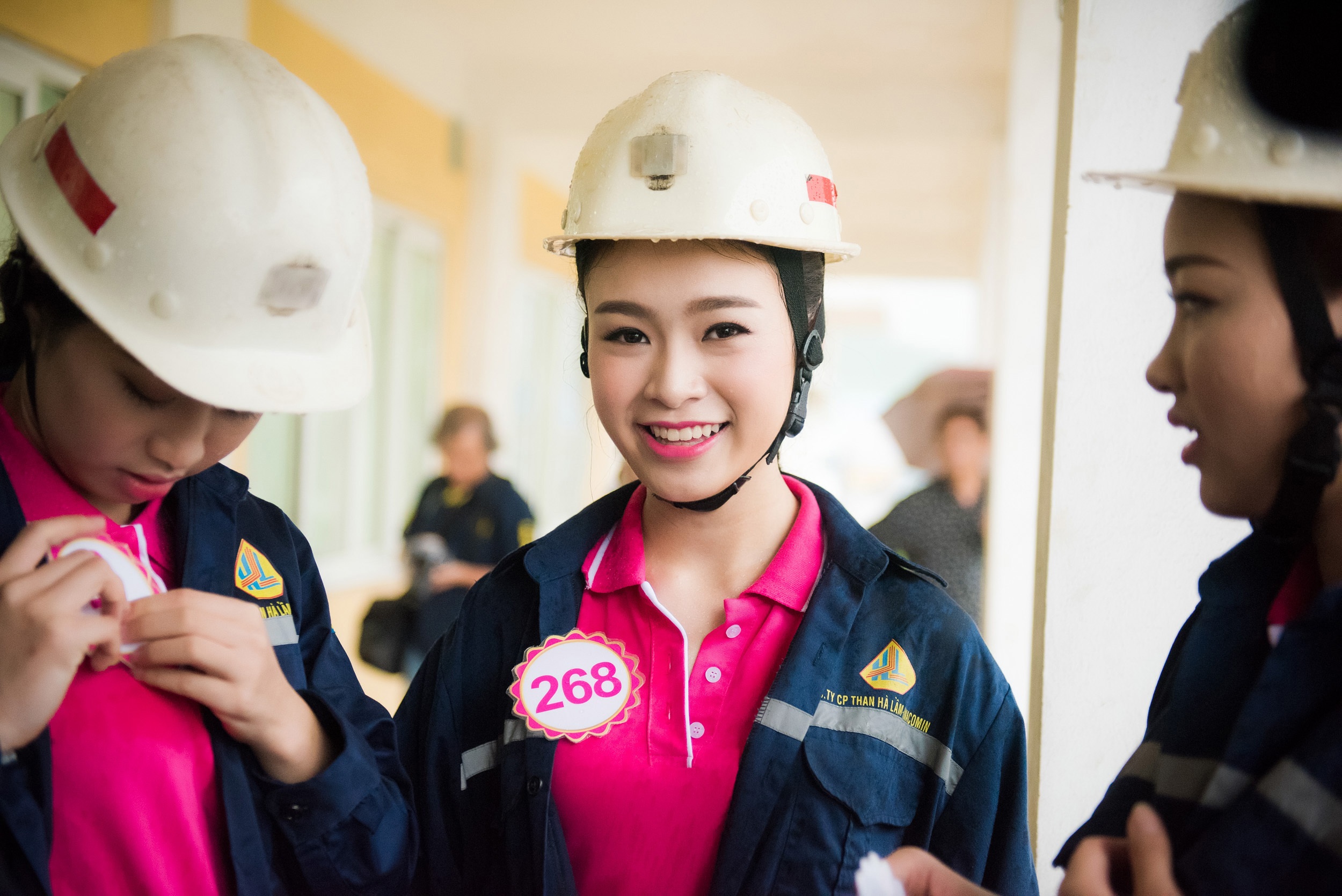 Cô gái đoạt Huy chương Vàng khoa học đi thi Hoa hậu Việt Nam - 7 Không chỉ học giỏi, xinh đẹp, con nhà gia giáo, tri thức, Ngọc Vân còn có đủ các tài lẻ về đàn, vẽ, múa… Chia sẻ về điều này, thí sinh 19 tuổi cho biết: Nếu chơi piano khiến cho em có thể phiêu, múa giúp cho em trở nên mềm mại hơn thì vẽ lại khiến em giải toả được những điều thuộc về tinh thần, những điều mà khó nói được bằng lời. Chính những môn nghệ thuật này giúp em thấy nhẹ nhõm, thoải mái hơn, cảm hứng học tập cũng theo đó mà đến nhiều hơn, say mê hơn”.