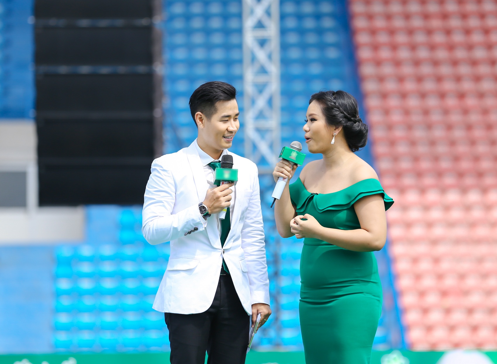 Thanh Hằng bật mí với Nguyên Khang năm sau sẽ kết hôn - 5 Sau khi sinh con gái được vài tháng, Phương Vy vẫn chưa lấy lại được vóc dáng ban đầu. Tuy nhiên cô vẫn có những phần trình diễn rất sôi động.