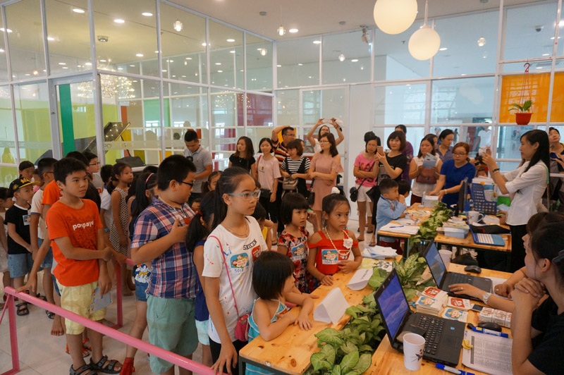 Các bạn trẻ đến casting chương trình thực tế tại Hà Nội.