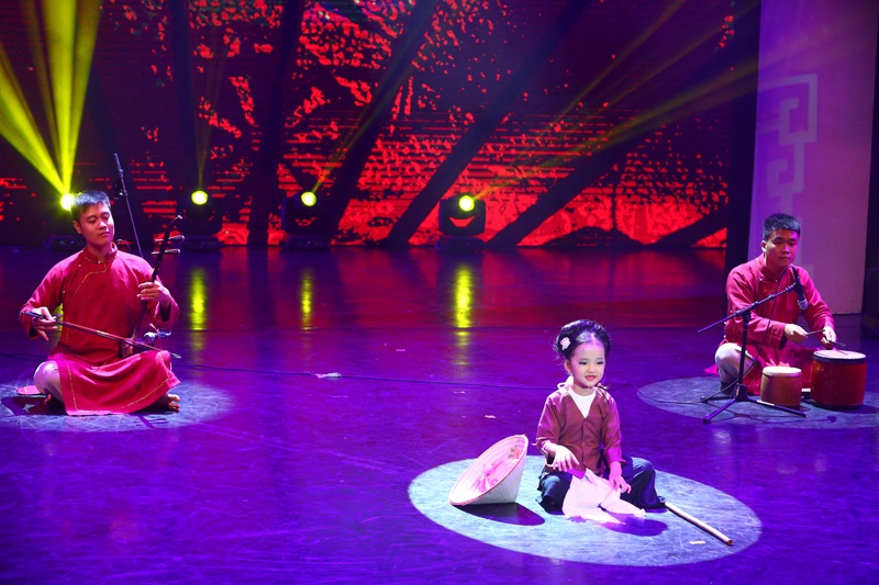 Mai Anh biểu diễn trong chương trình Nhí tài năng 2016.