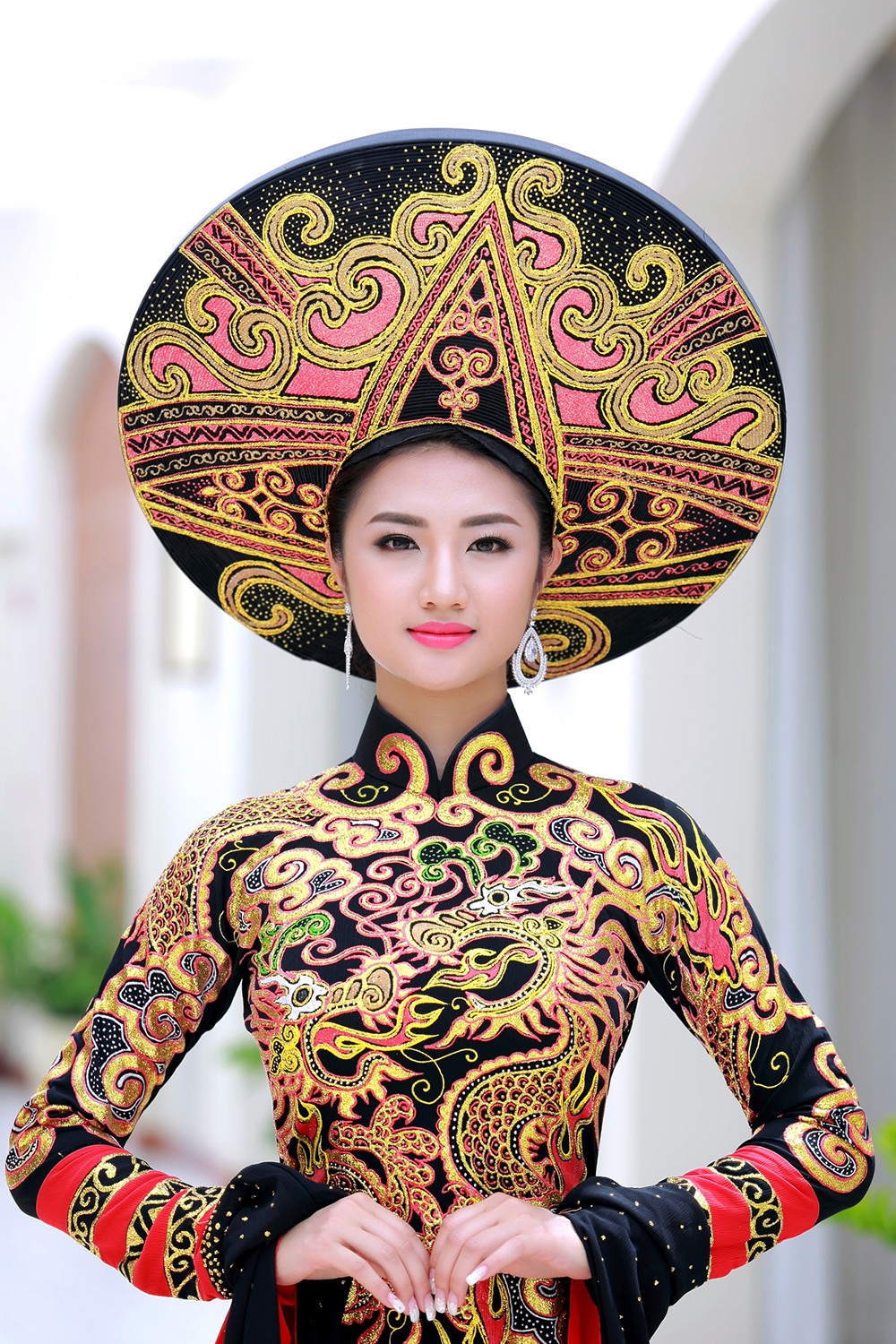 Trần Thị Thu Ngân (1996, SBD 354): Sinh viên ngành Quản trị khách sạn tại Thụy Sĩ. Cao 170, nặng 49, số đo 87-59-92.