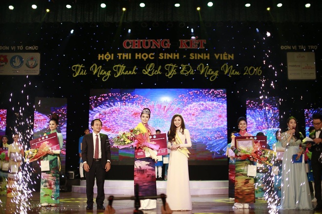 Chuyện về nhan sắc 18 tuổi vừa rút khỏi chung kết Hoa hậu Việt Nam - 3 Nguyễn Như Thuỷ vừa đăng quang Hoa khôi trong cuộc thi “Học sinh – Sinh viên thanh lịch thành phố Đà Nẵng năm 2016”.