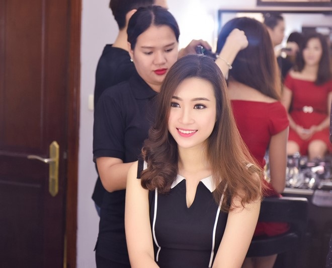 Người đẹp được khen “dũng cảm” nhất Hoa hậu Việt Nam 2016 là ai? - 2 Đỗ Mỹ Linh cũng là một trong 5 sinh viên của ĐH Ngoại Thương có mặt ở vòng Chung kết Hoa hậu Việt Nam 2016.