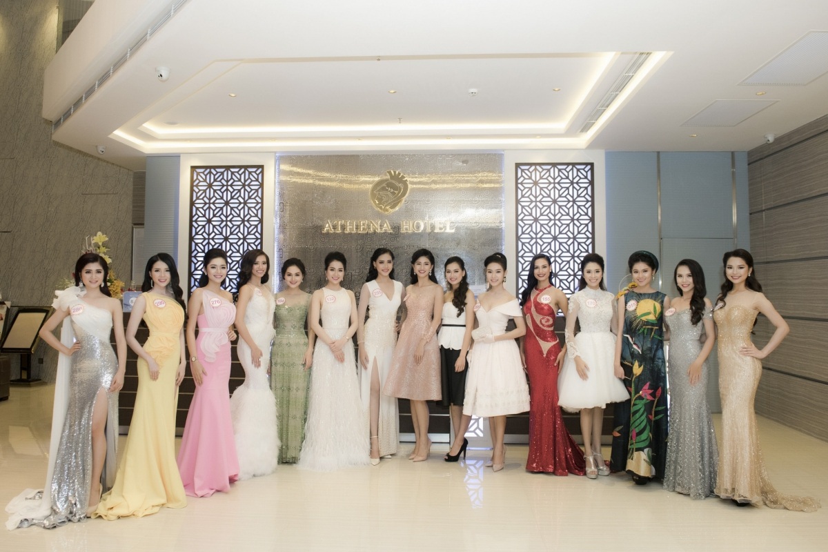 Cận cảnh nhan sắc của 30 người đẹp trong dạ tiệc trước đêm Chung kết - 2 Người đẹp rạng rỡ đi dự tiệc tri ân.