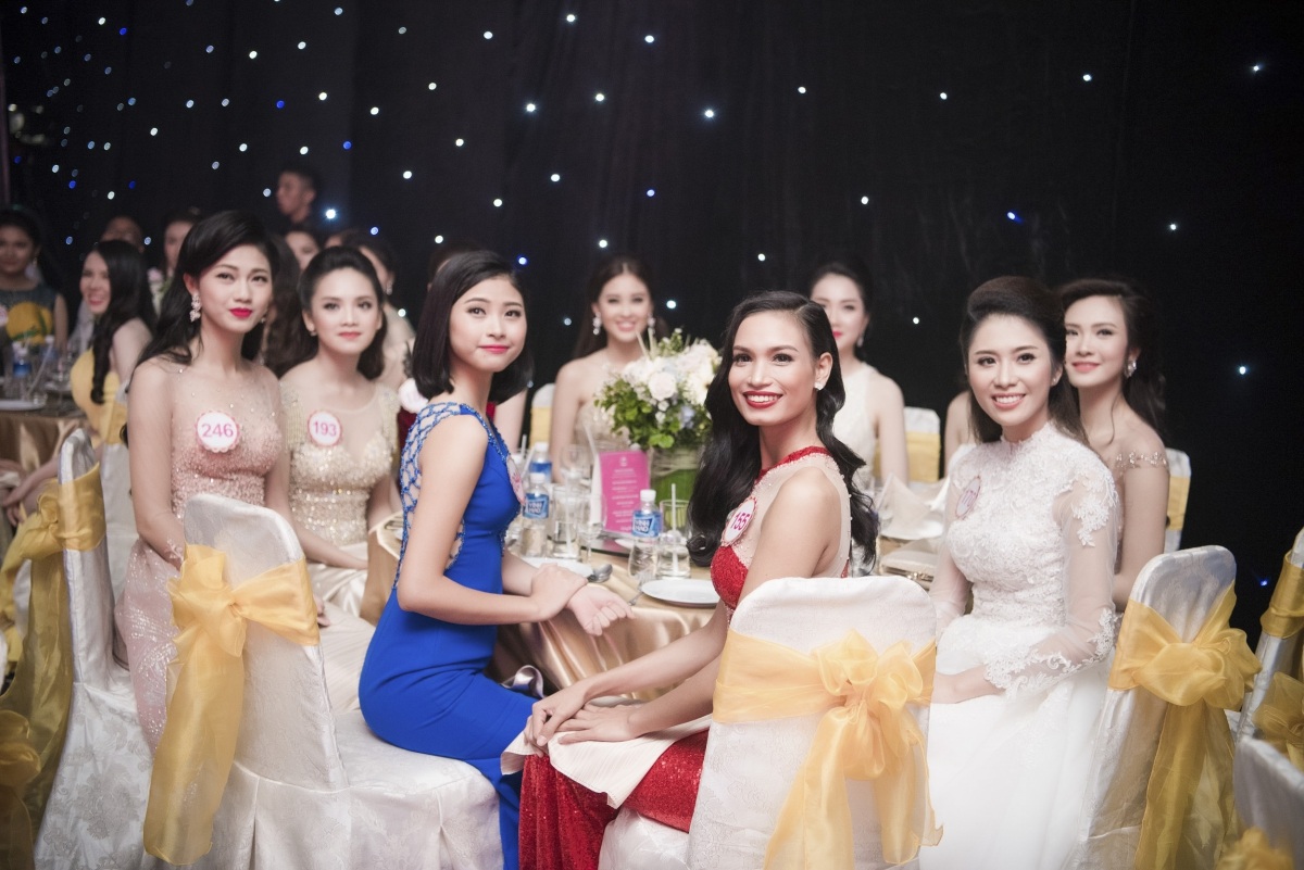 Cận cảnh nhan sắc của 30 người đẹp trong dạ tiệc trước đêm Chung kết - 7 Cận cảnh nhan sắc của 30 người đẹp trong dạ tiệc trước đêm Chung kết - 7