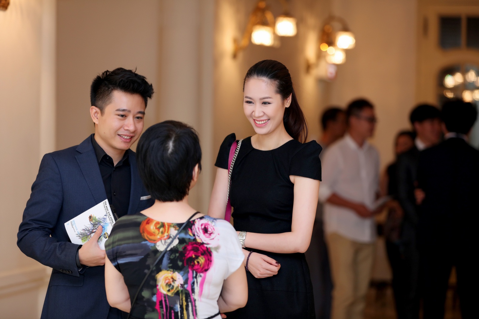 Dương Thùy Linh cùng chồng đi cổ vũ “thần đồng” Piano Nguyễn Việt Trung - 8 Việt Trung tiết lộ, chính chị dâu là người giúp anh có thêm nhiều thông tin bổ ích về làng nghệ thuật ở trong nước, đồng thời cho anh những lời khuyên về cách giao tiếp, ứng xử với giới truyền thông.