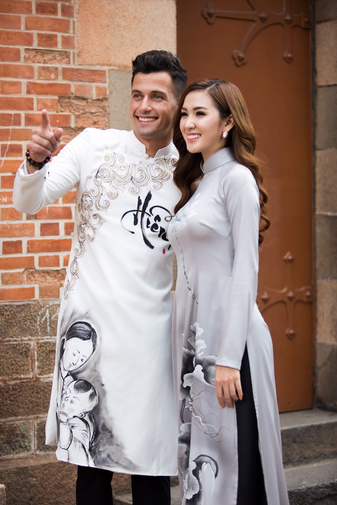 Bắt gặp học trò Phạm Hương tình tứ bên Nam vương Đại sứ Hoàn cầu - 3 Trong cuộc hội ngộ với Nam vương Christian Daniel Ortiz, Ngọc Loan đã đưa anh chàng này đi tham quan và giới thiệu lịch sử, văn hoá, thắng cảnh...TP. Hồ Chí Minh.