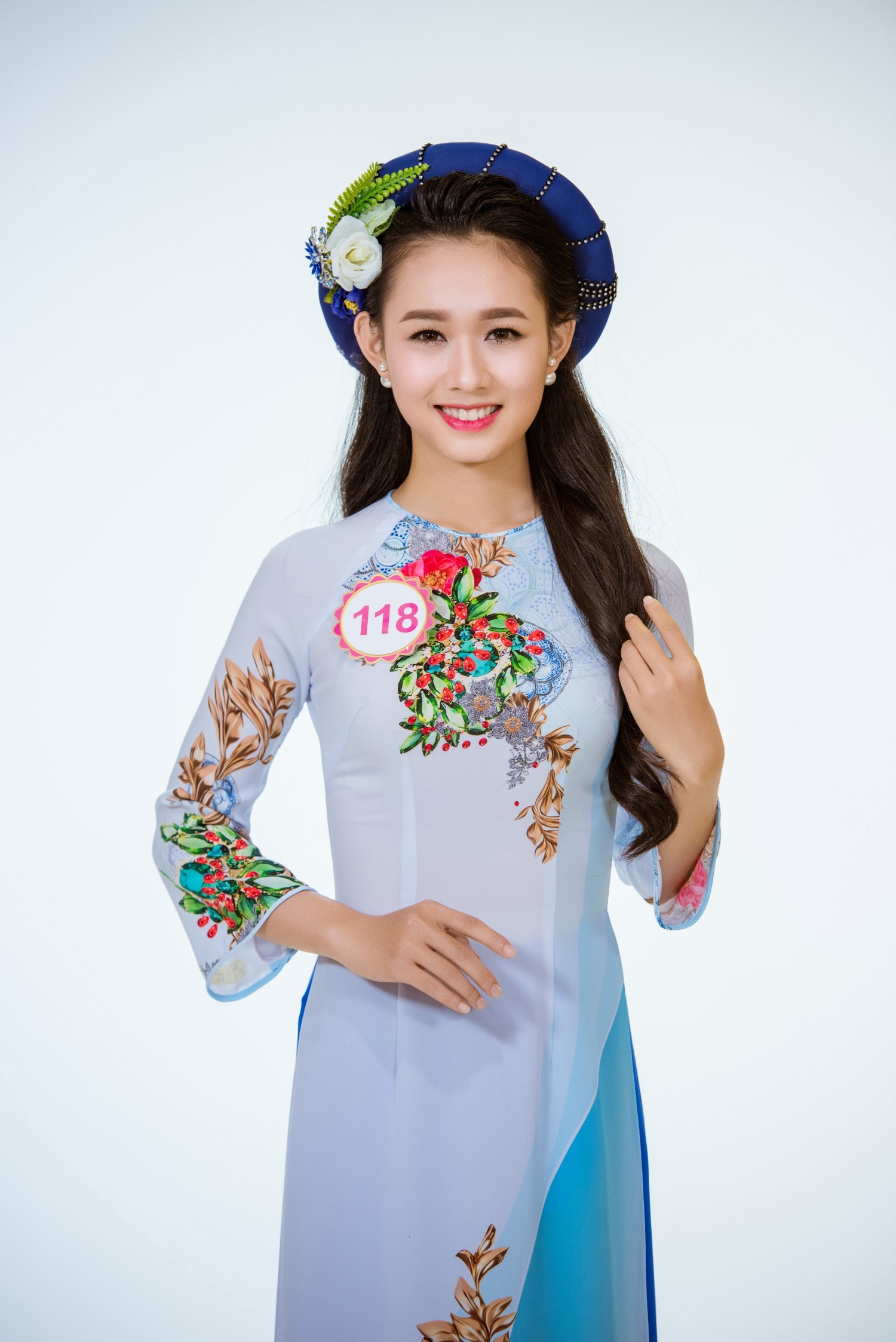 Nét duyên dáng của 30 người đẹp Hoa hậu Việt Nam trước giờ G - 15 Nguyễn Thuỳ Linh.