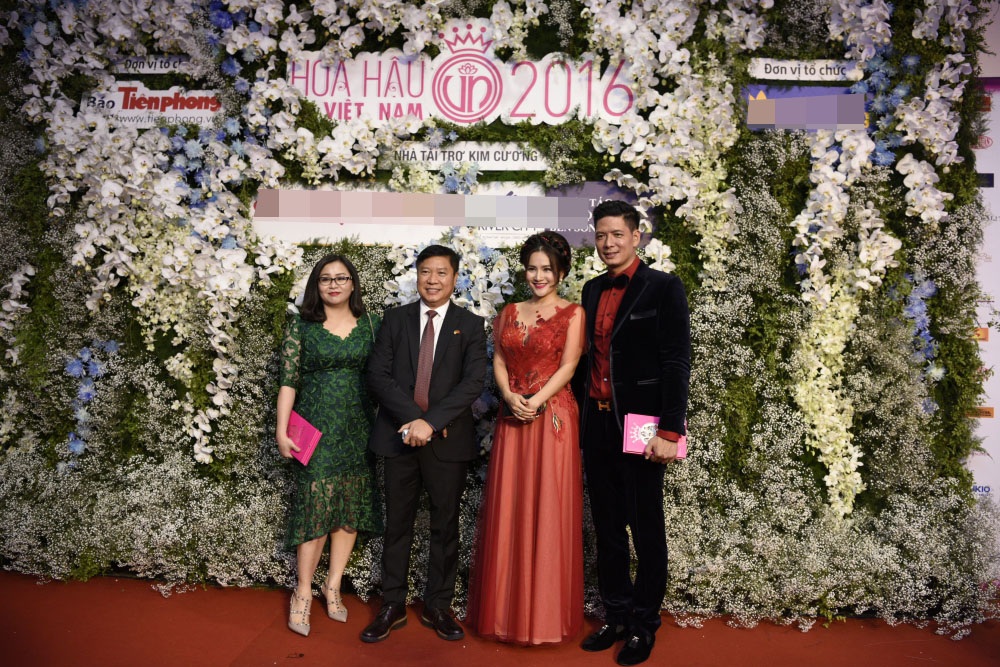 
Vợ chồng diễn viên Bình Minh và những người bạn
