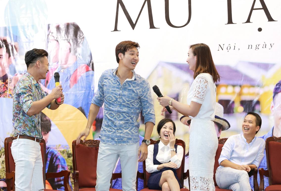 Hồng Đăng diễn cảnh hôn Lã Thanh Huyền trước mặt 1000 sinh viên - 4