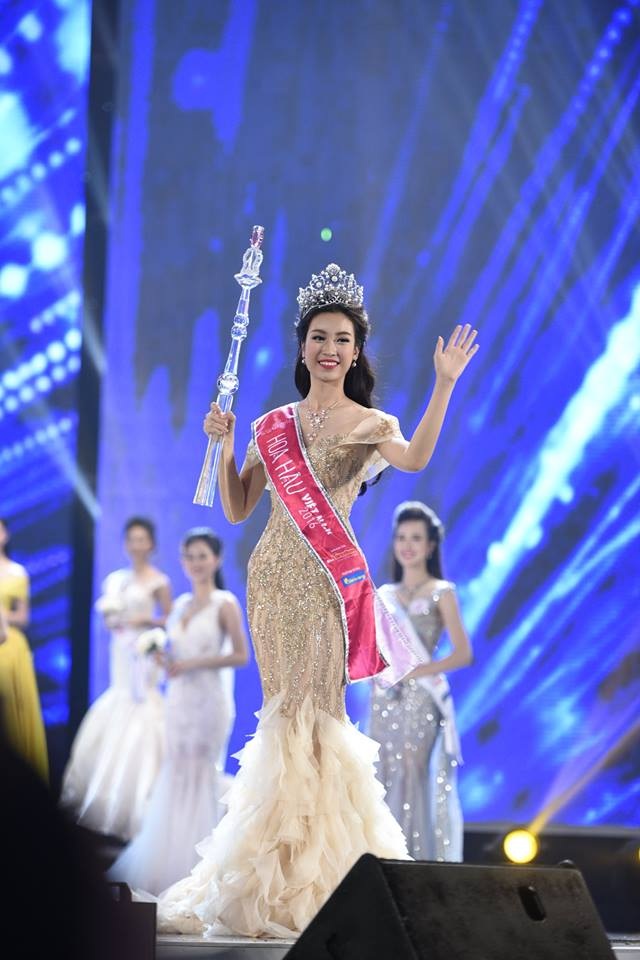 Những bước đi đầu tiên của Đỗ Mỹ Linh trên cương vị Hoa hậu Việt Nam 2016.