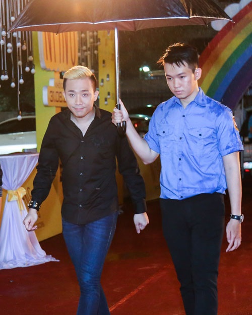 Hari Won thoắt ẩn, thoắt hiện khi đến ủng hộ phim của Trấn Thành - 5 Hari Won thoắt ẩn, thoắt hiện khi đến ủng hộ phim của Trấn Thành - 5