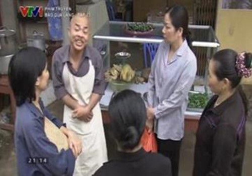 Những vai diễn truyền hình để đời của nghệ sĩ Hán Văn Tình - 3 Chủ quán bán thức ăn chín trong Bão qua làng. Ảnh: TL.