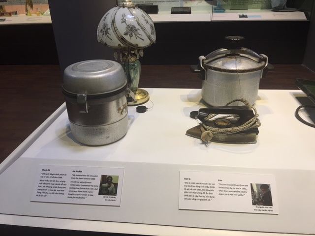 Các hiện vật trưng bày trong triển lãm Đổi mới - Hành trình của những ước mơ. Ảnh: Tùng Long.