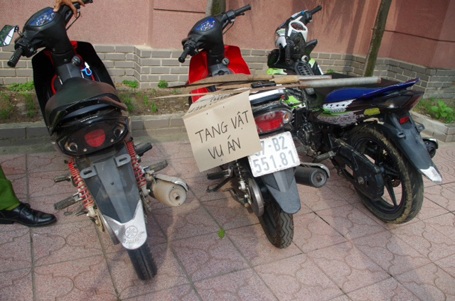 Tang vật nhóm cướp 9X dùng để gây ra hàng loạt vụ cướp