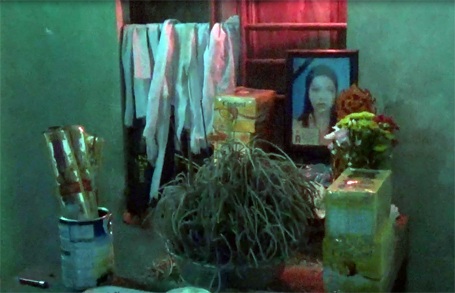 Quặn lòng mẹ tử vong vì điện giật, bé 4 tháng tuổi ốm đau, khát sữa - 2 Gặp tai nạn điện giật thương tâm, chị Nguyễn Thị Thiều, mẹ bé Ngọc vừa qua đời hôm 8/9/2015. Chị mất để lại cho chồng 2 đứa con thơ dại, bé gái đầu 2,5 tháng tuổi, còn cháu Nguyễn Văn Thế Ngọc mới gần 4 tháng tuổi.