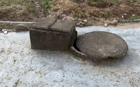 Thê thảm trạm y tế xã phục vụ cho gần 8000 dân - 1 Giếng nước phục vụ bệnh nhân tại trạm y tế xã Cẩm Vịnh xuống cấp, bị nhiễm phèn nặng.