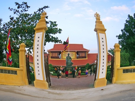 Ngắm những bức họa phóng tác về 14 nhân vật trong truyện Kiều - 1 Khu lưu niệm Nguyễn Du ở Tiên Điền, Nghi Xuân