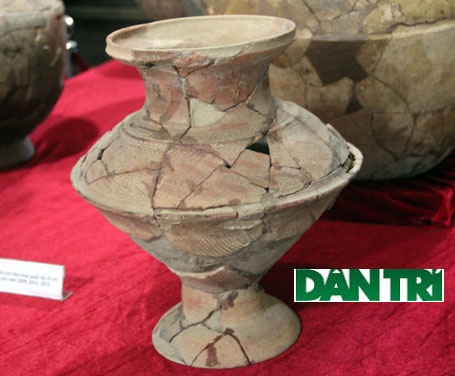 Cận cảnh quan tài bằng chum cổ hơn 2000 năm được phục dựng thành công - 3 Chiếc mộ bình con tiện sau khi phục dựng.