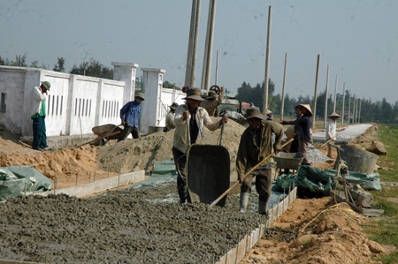 “Không ai được phép đứng ngoài cuộc” - 3 Người dân nông thôn Hà Tĩnh được quyền quyết định về việc bê tông hóa các tuyến đường. Vai trò của nhà nước chỉ là kiến tạo, hỗ trợ.